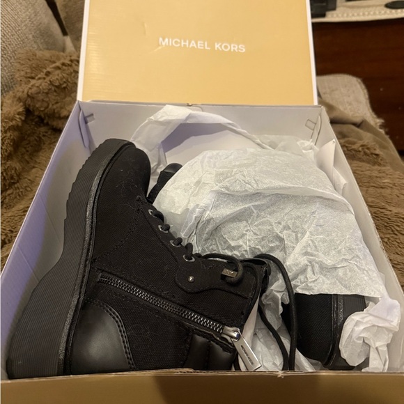 Michael Kors boots size 6 - Picture 7 of 7
